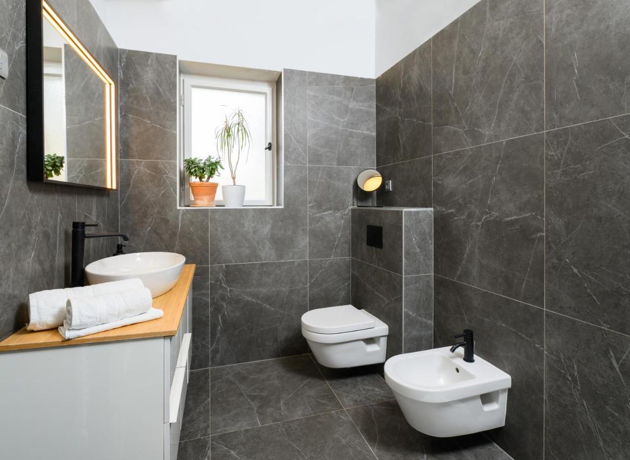 Designer Two-Bedroom Apartment Split Buitenkant foto