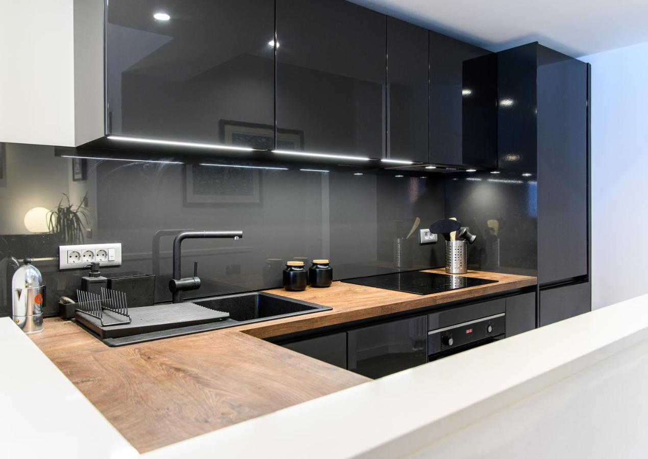 Designer Two-Bedroom Apartment Split Buitenkant foto